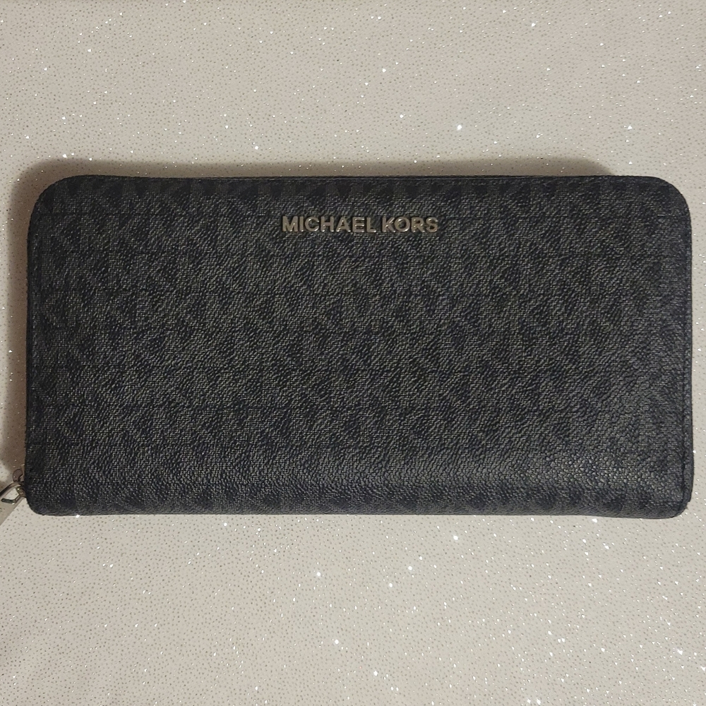 Michael Kors Jet Set Travel Large Signature Logo Continental Wallet